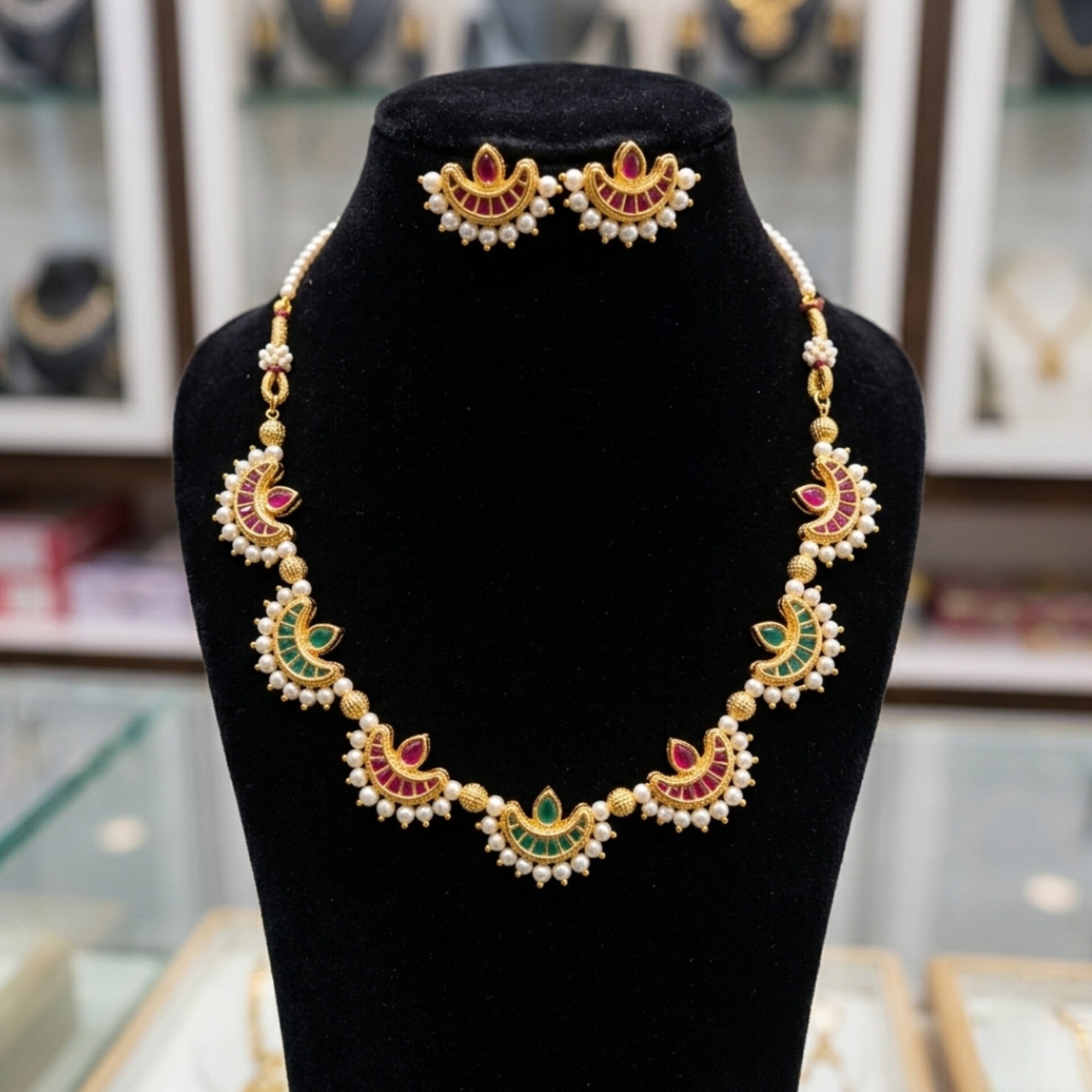 Moti Chandrakore Necklace