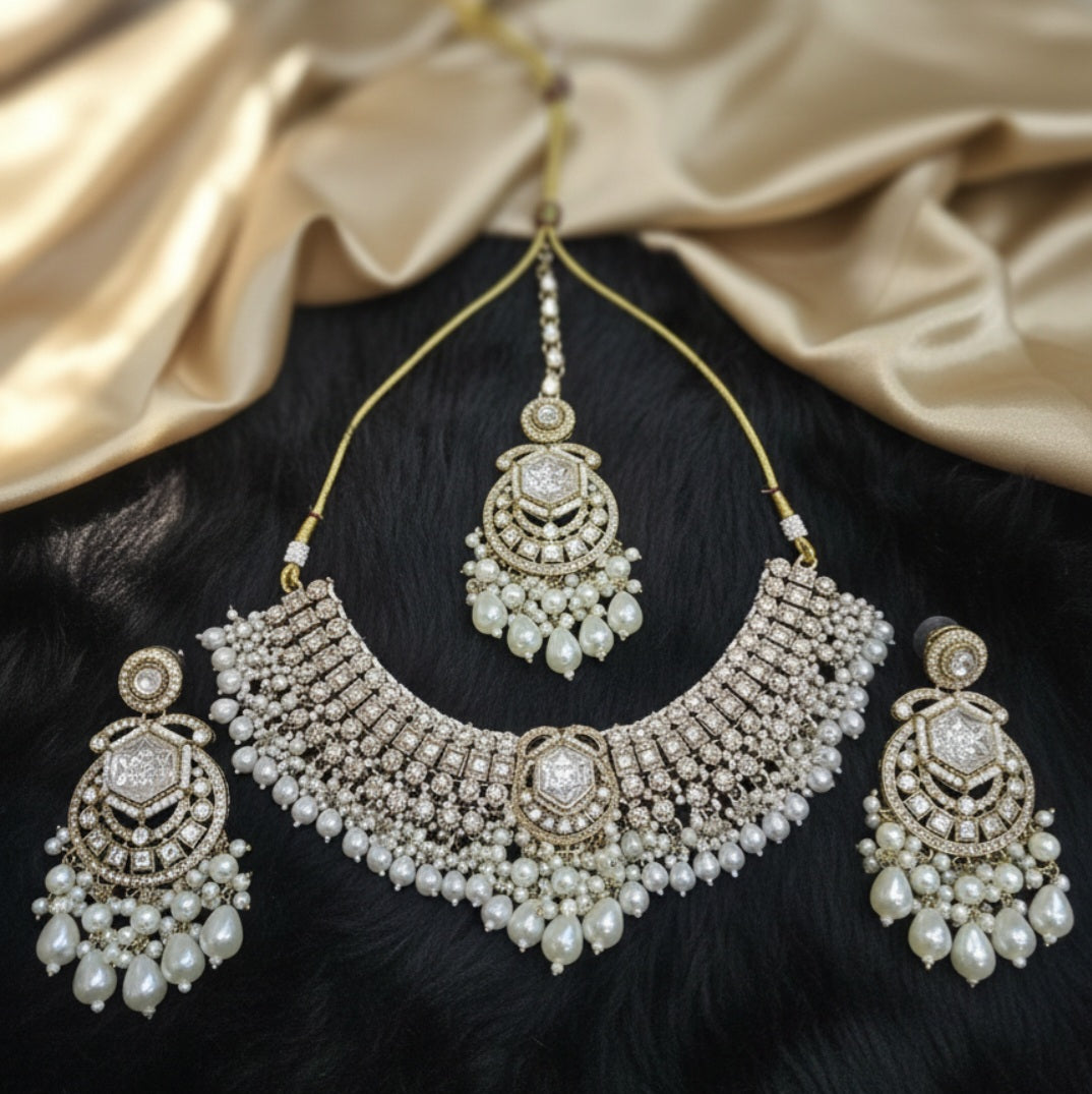 Stone n pearl  neckless iiey